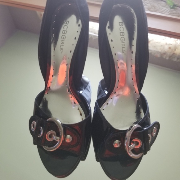 Shoes - Picture 6 of 6